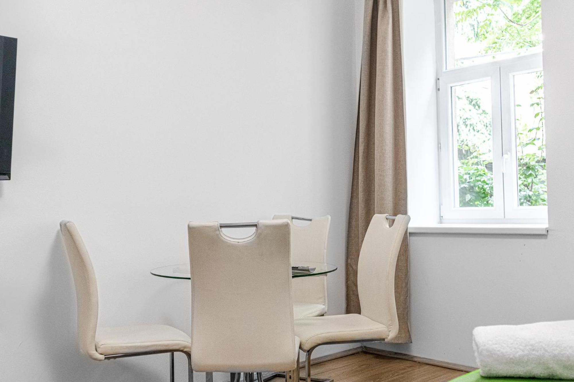 Lovely 2Br Shared Apartment, Enkplatz U3, 15Min To Center Wien Eksteriør billede
